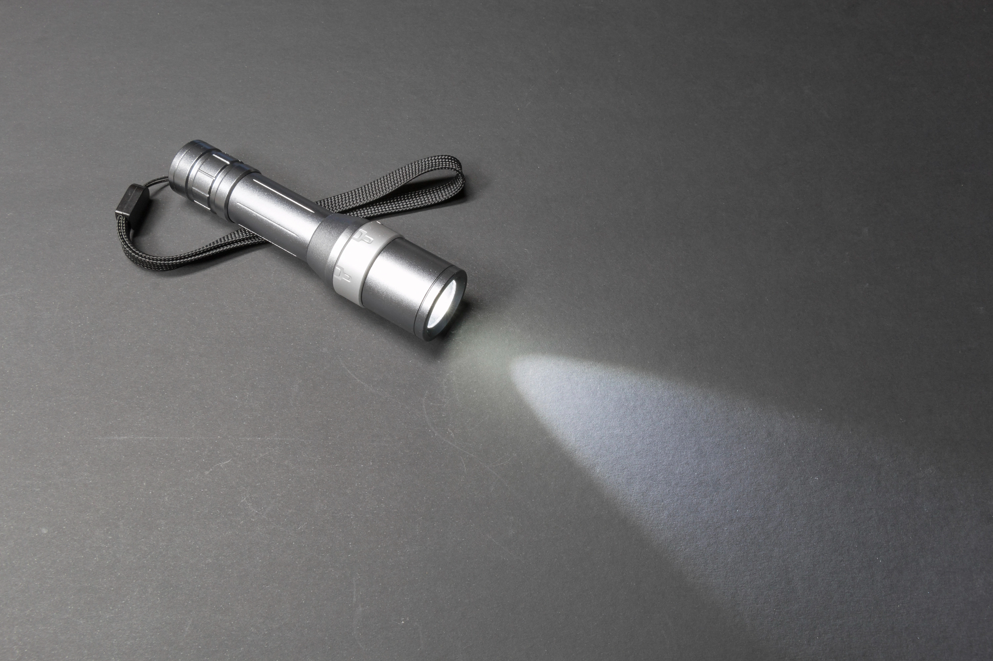 Ročne svetilke na nočnem pohodu, čarobno!